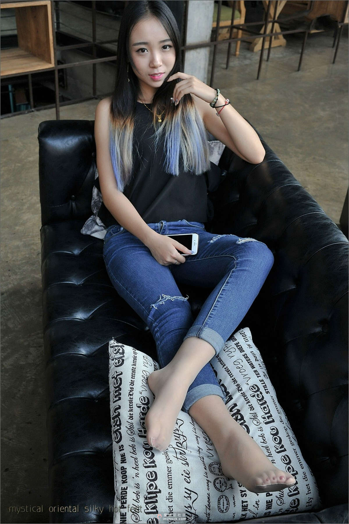 图片[2]-MZSOCK-2018 No.180 凉椅上的高挑肉丝女-日更街拍
