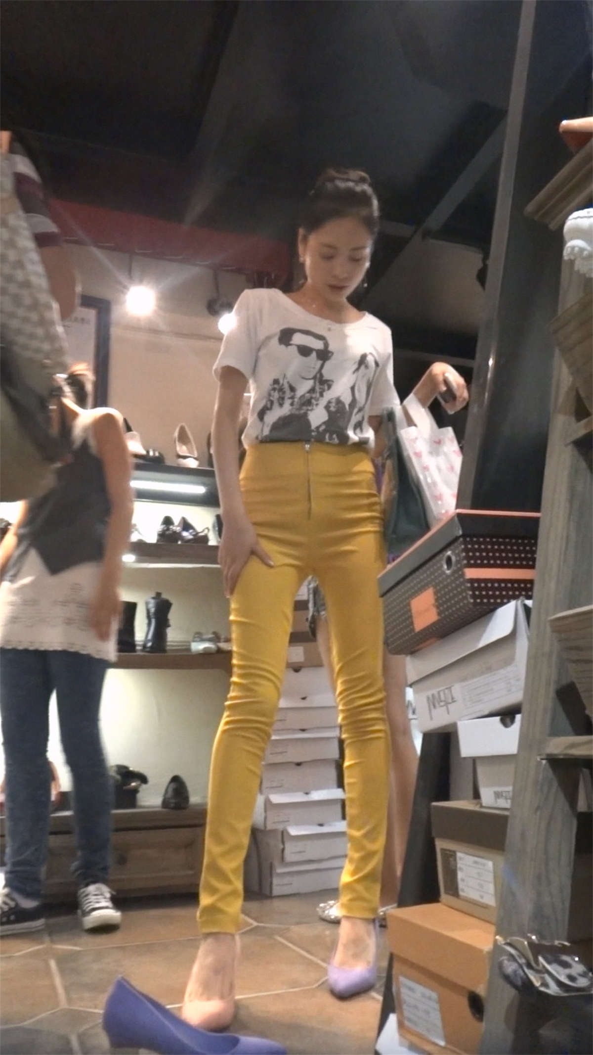 图片[2]-试鞋女神的逆天比例大长腿-日更街拍