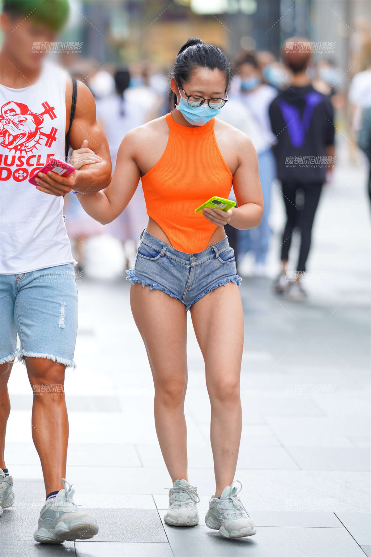健身之美 街头上的超短热裤-日更街拍