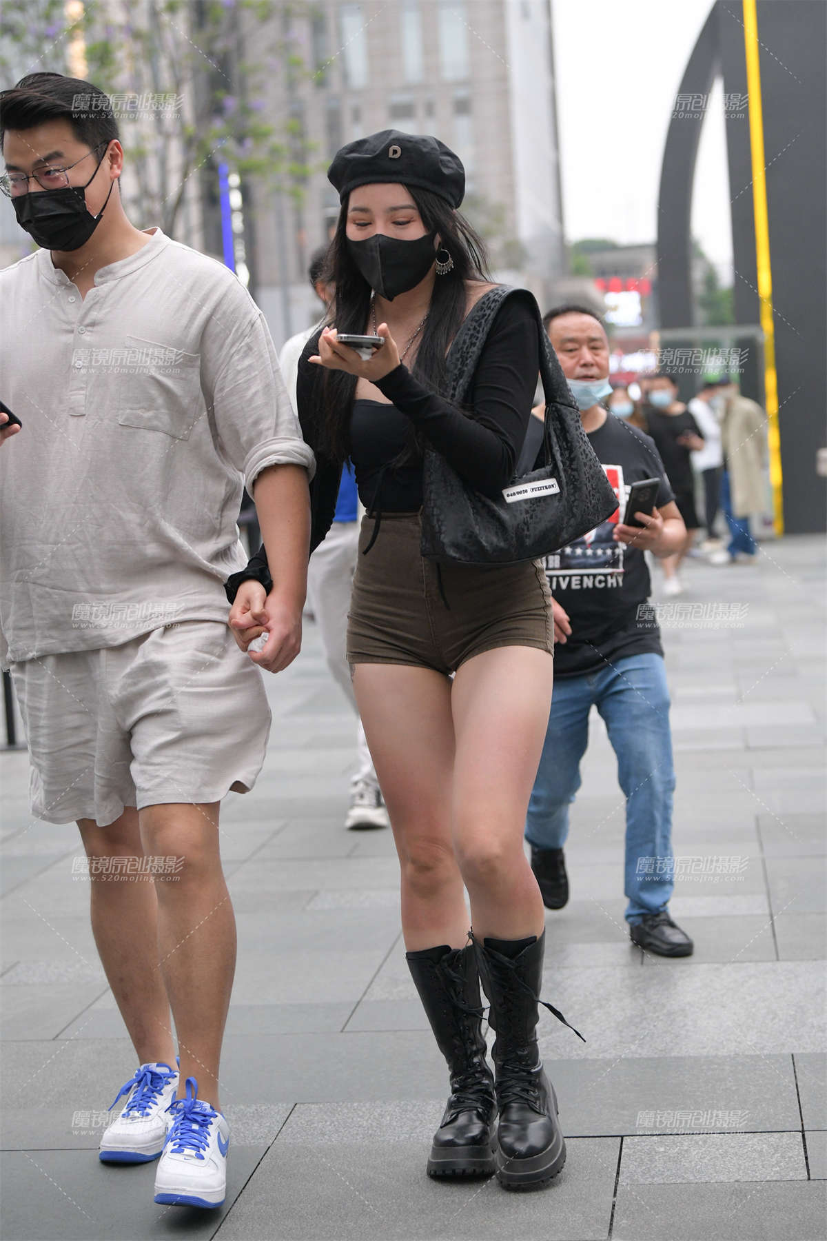 紧致热裤女友-日更街拍