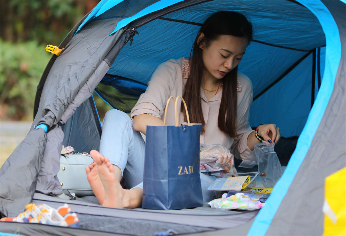 图片[2]-踏青公园街拍系列No.1264 两双高分美女美足终成压轴大餐 第3套-日更街拍