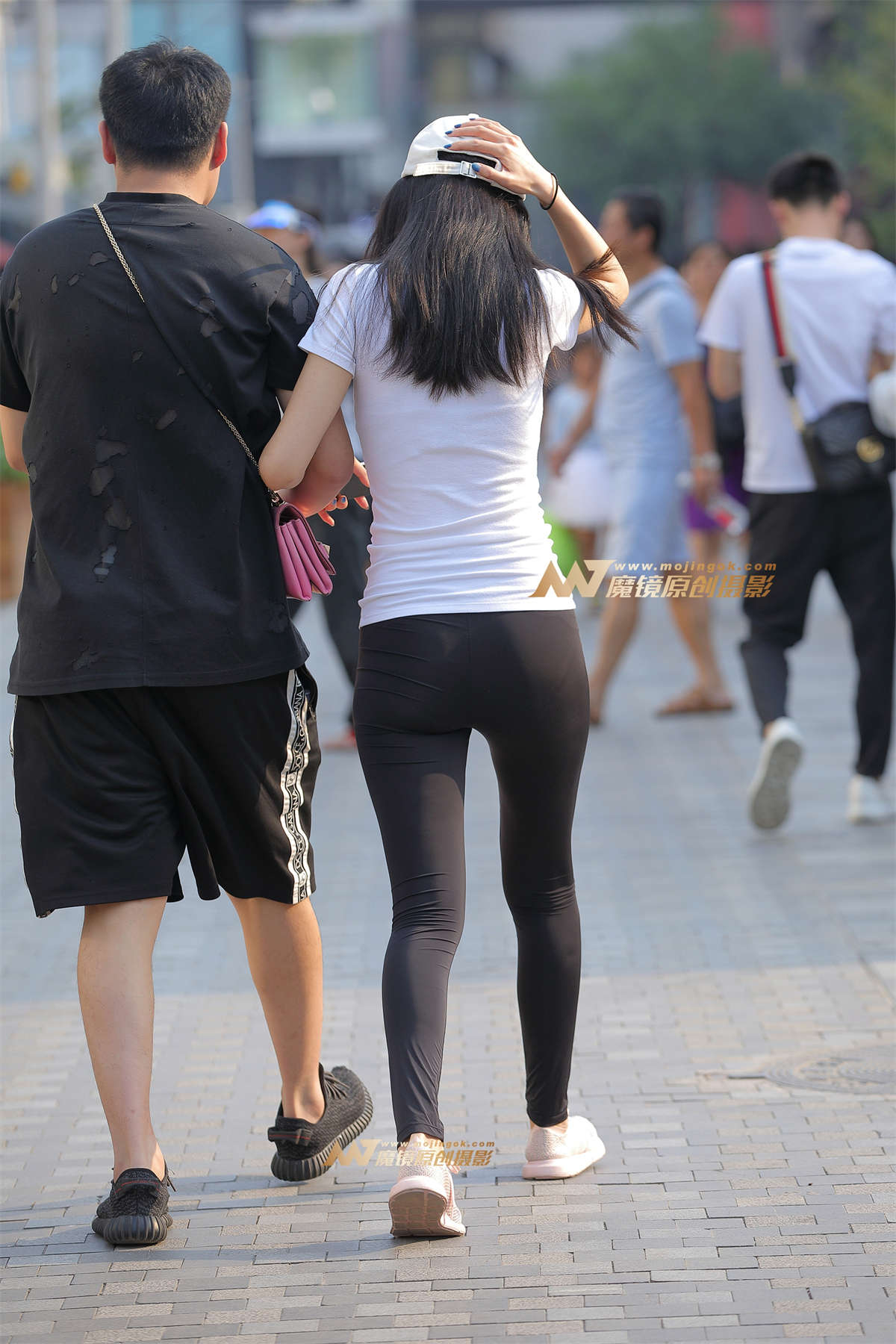 图片[2]-【视觉冲击赛帖】黑白配，紧致打扮，女友-日更街拍