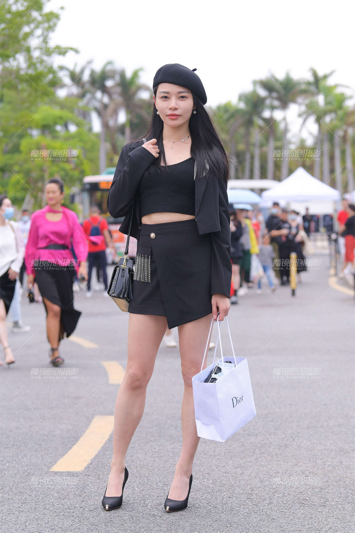 简约黑的美腿高跟小姐姐-日更街拍