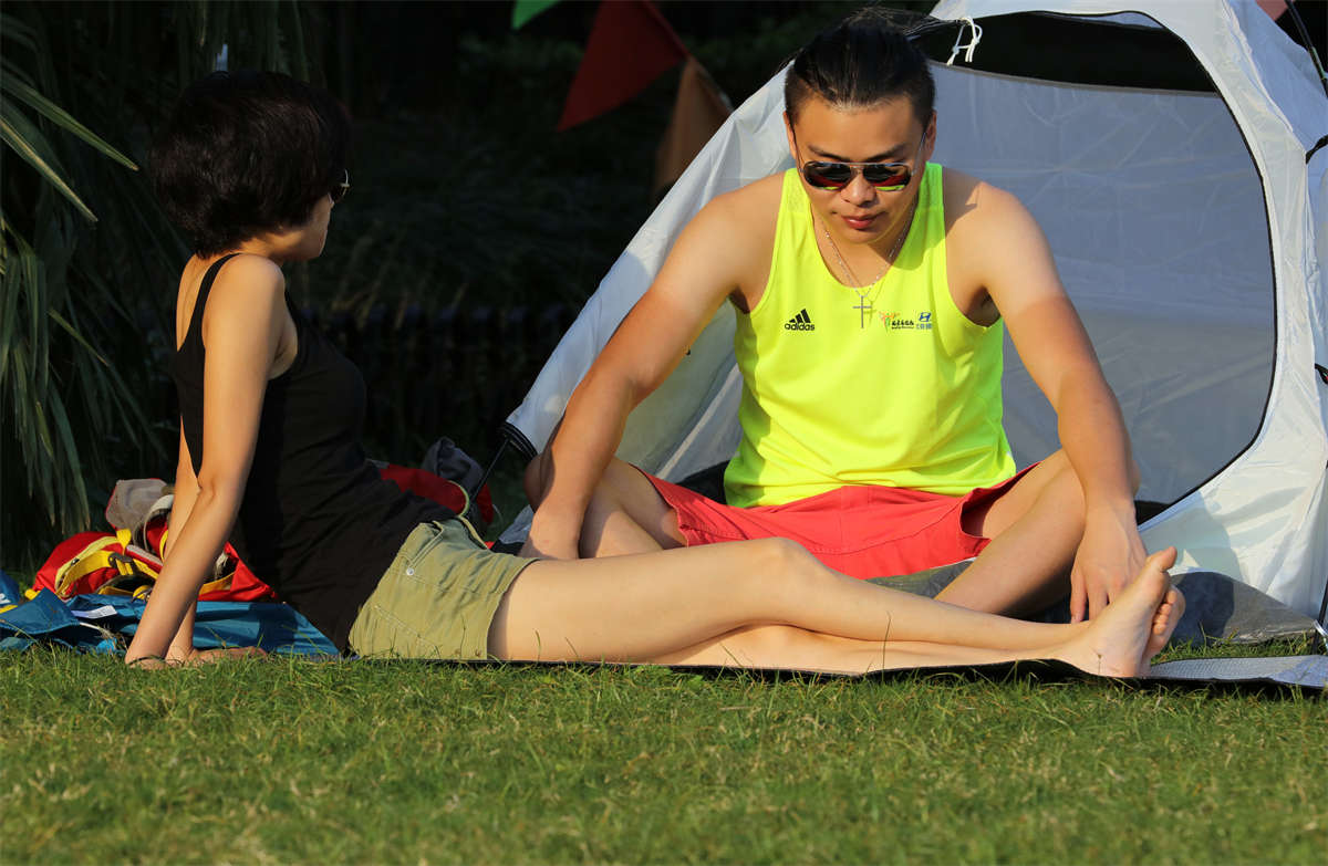 图片[2]-踏青公园街拍系列No.1072 精美二趾长玲珑素足，活脱脱的一双好脚 第1套-日更街拍