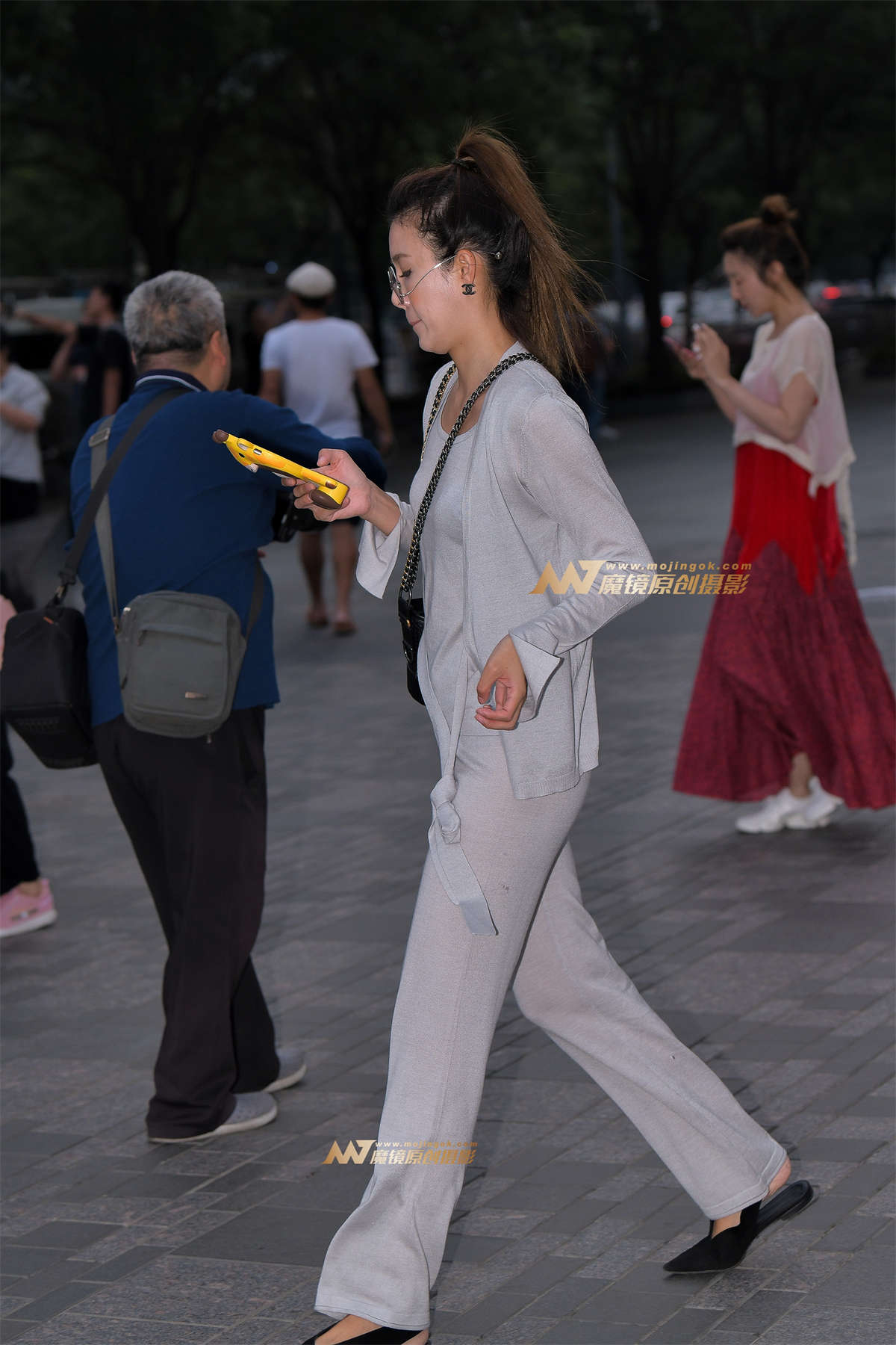 【红石赛帖】傍晚偶遇性感少妇-日更街拍