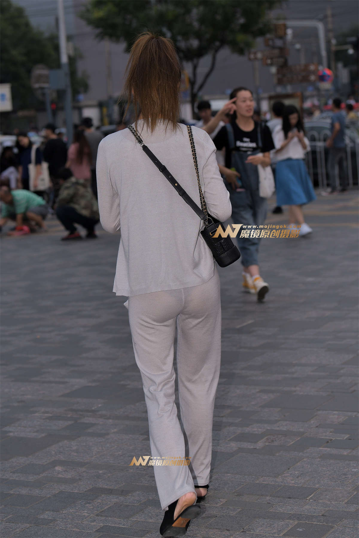 图片[2]-【红石赛帖】傍晚偶遇性感少妇-日更街拍