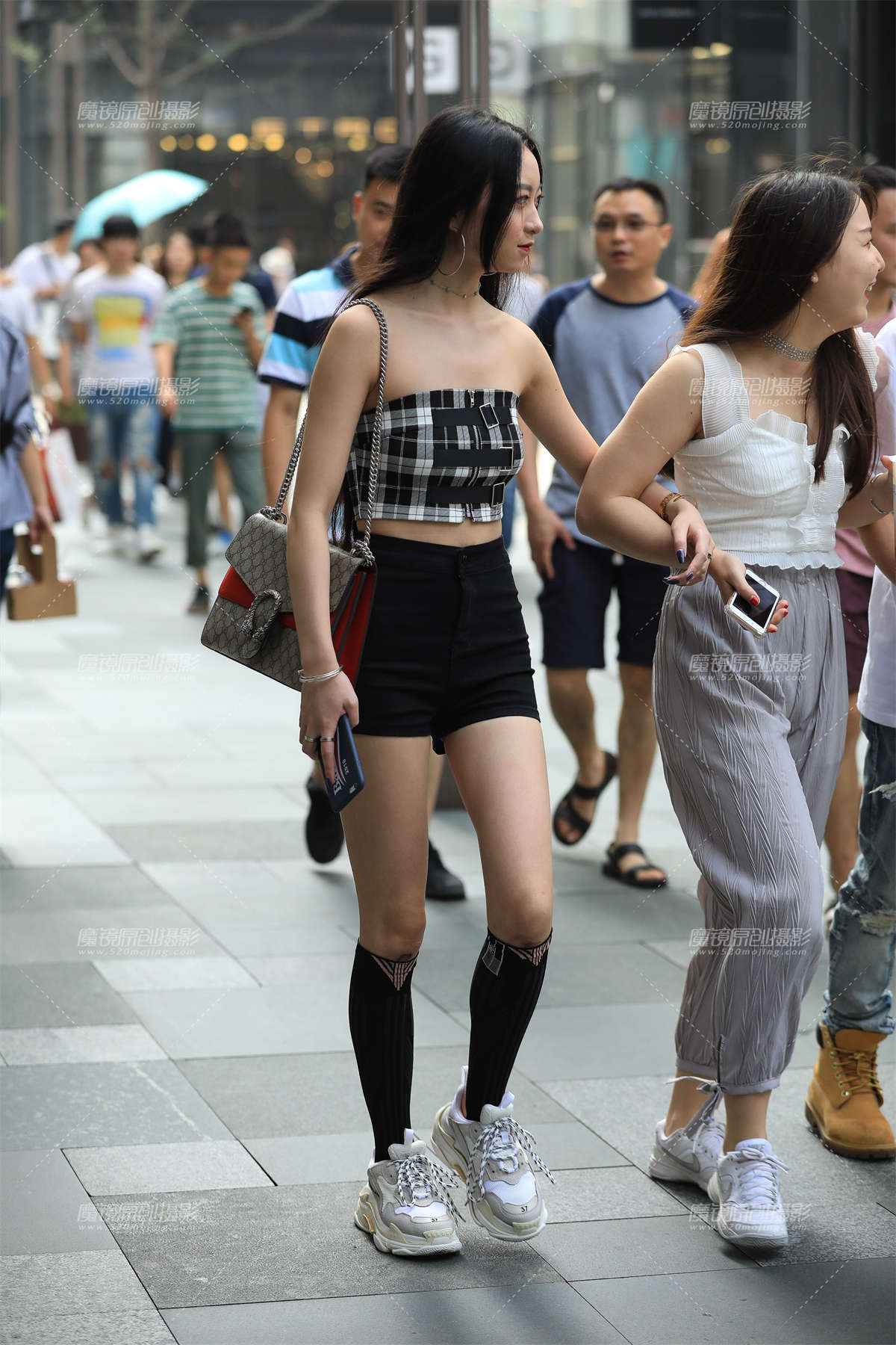 热裤小妹-日更街拍