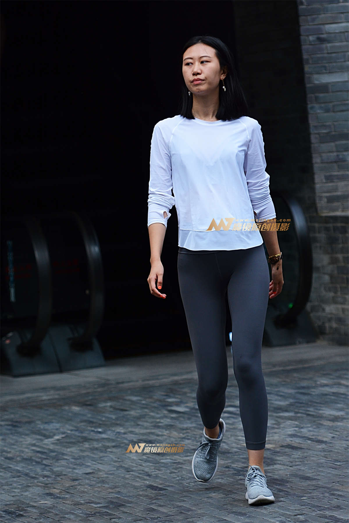 街上灰色紧身裤-日更街拍