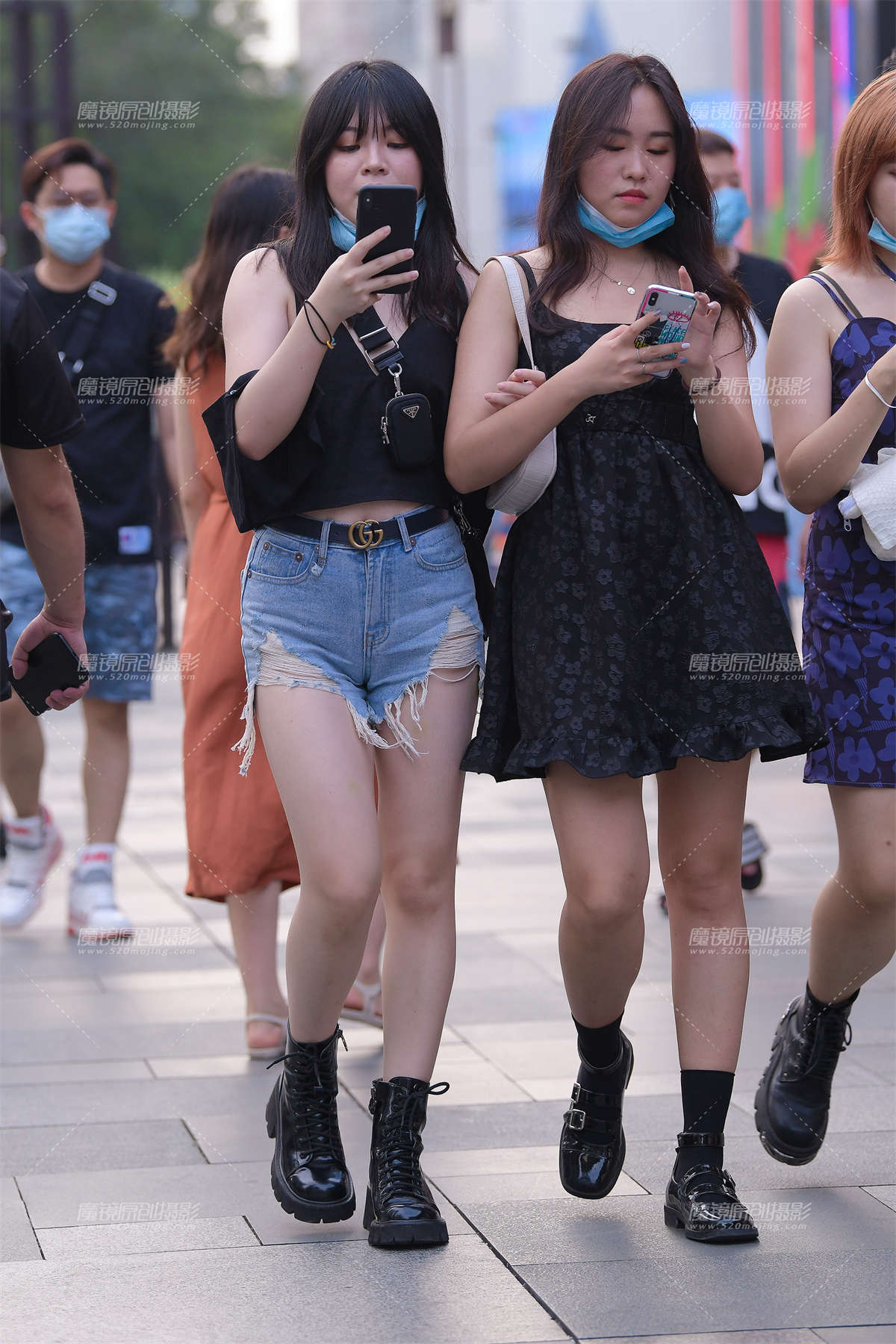 微胖热裤女生，性感小YY-日更街拍