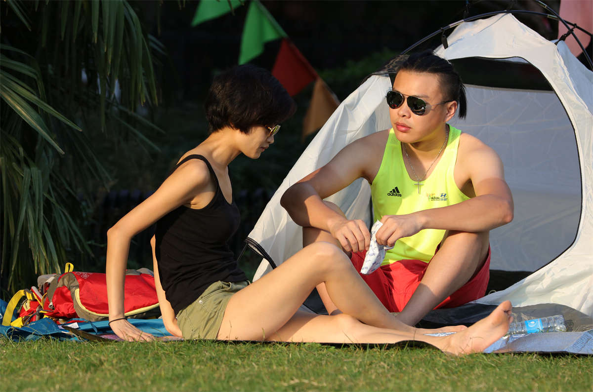 图片[2]-踏青公园街拍系列No.1073 精美二趾长玲珑素足，活脱脱的一双好脚 第2套-日更街拍