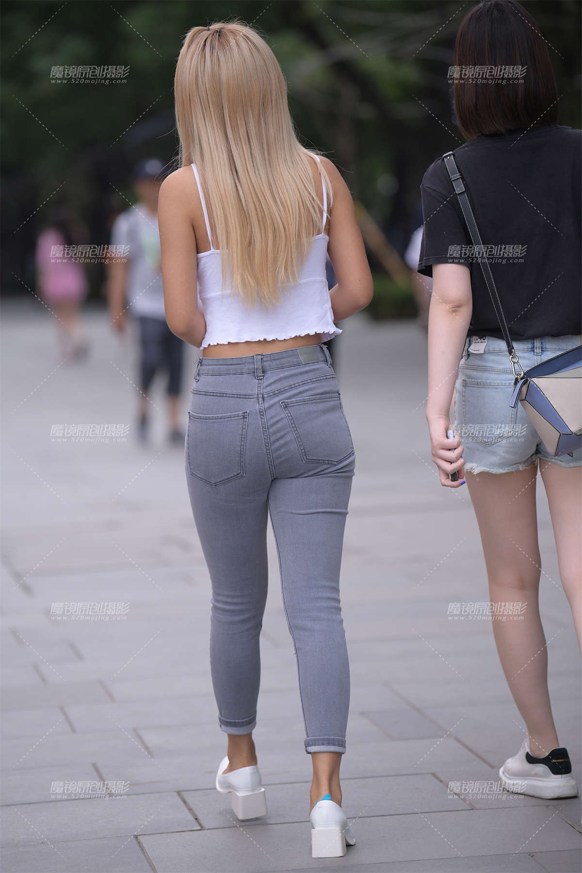 图片[2]-【街拍之魂赛帖】买冰淇淋的紧牛-日更街拍