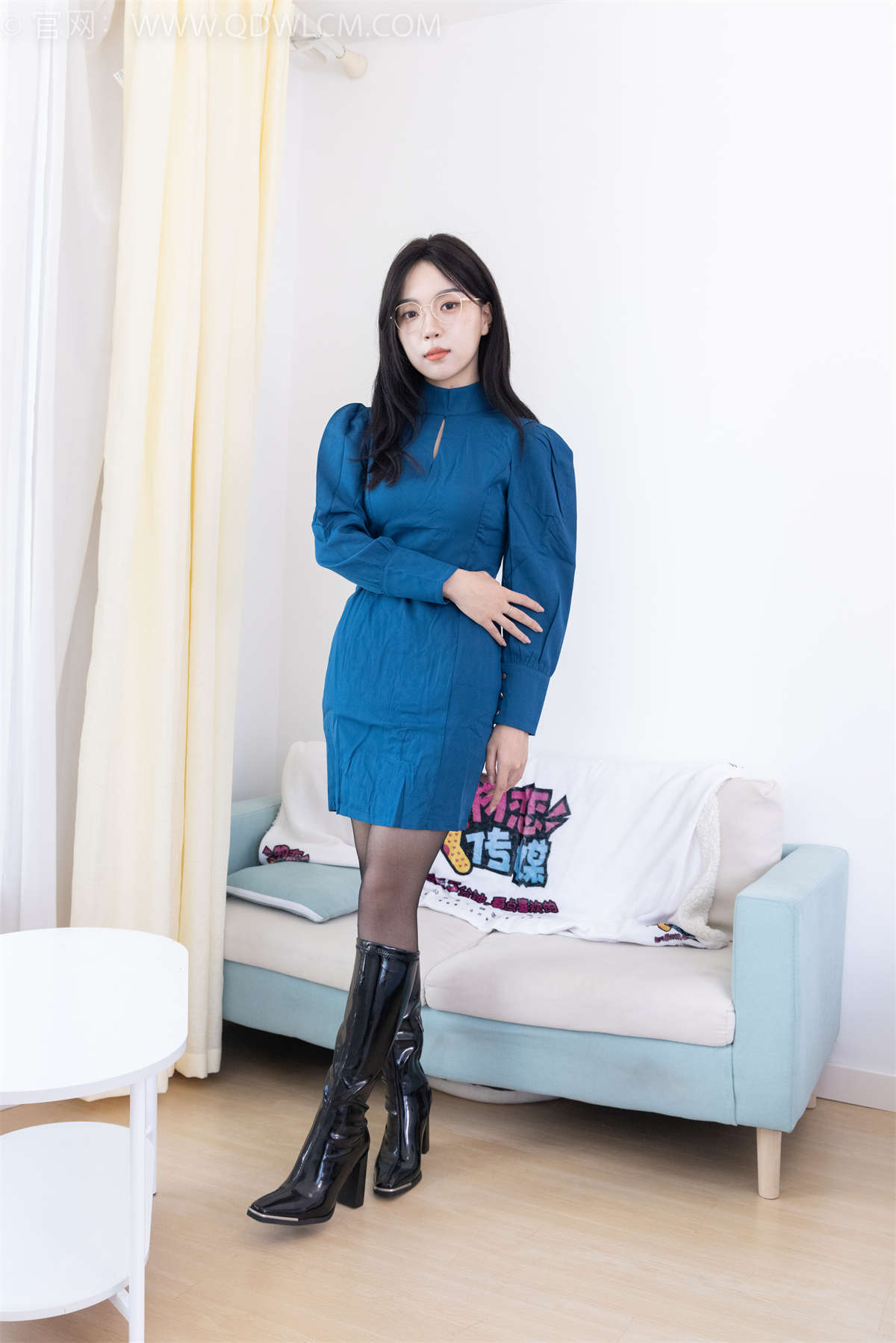 物恋传媒 NO.1984 纱纱-浓绿色雨季-日更街拍