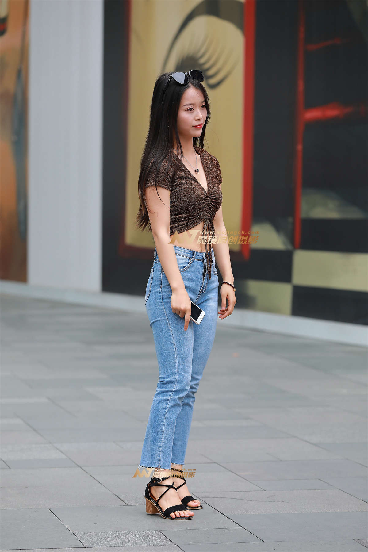 【视觉冲击赛贴】短装，紧牛美眉-日更街拍