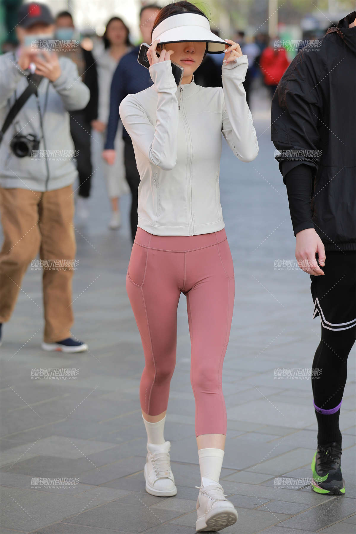 图片[2]-【玻璃街拍】粉瑜伽-日更街拍