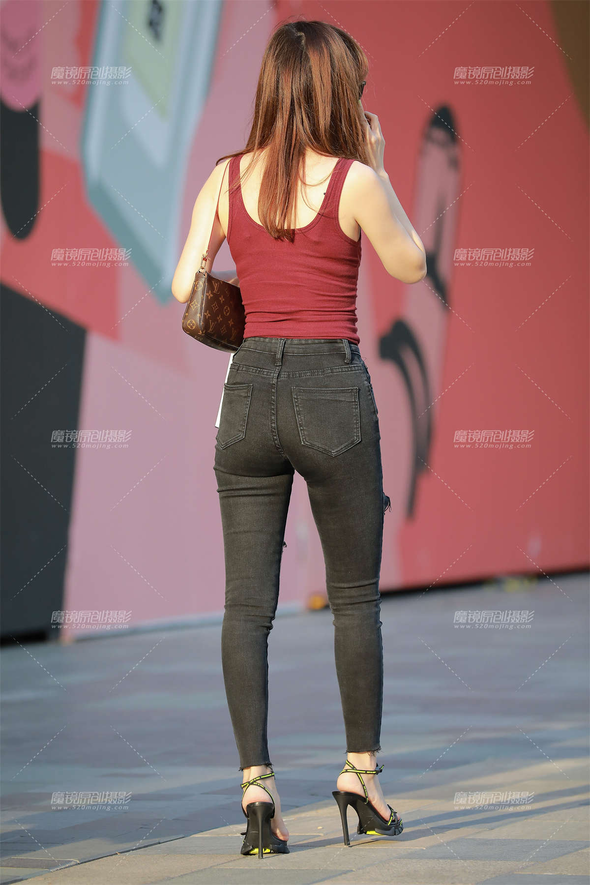 图片[2]-【玻璃街拍】黑色牛仔裤小姐姐-日更街拍