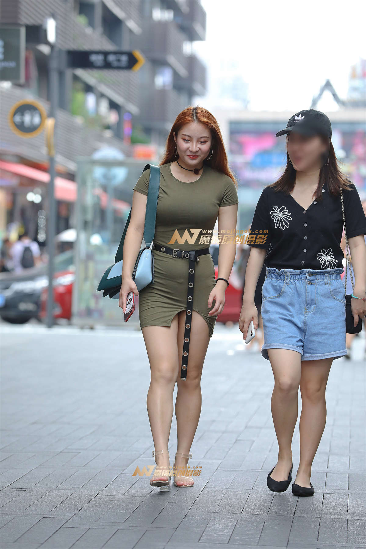【视觉冲击赛贴】丰腴的包臀裙小姐姐-日更街拍