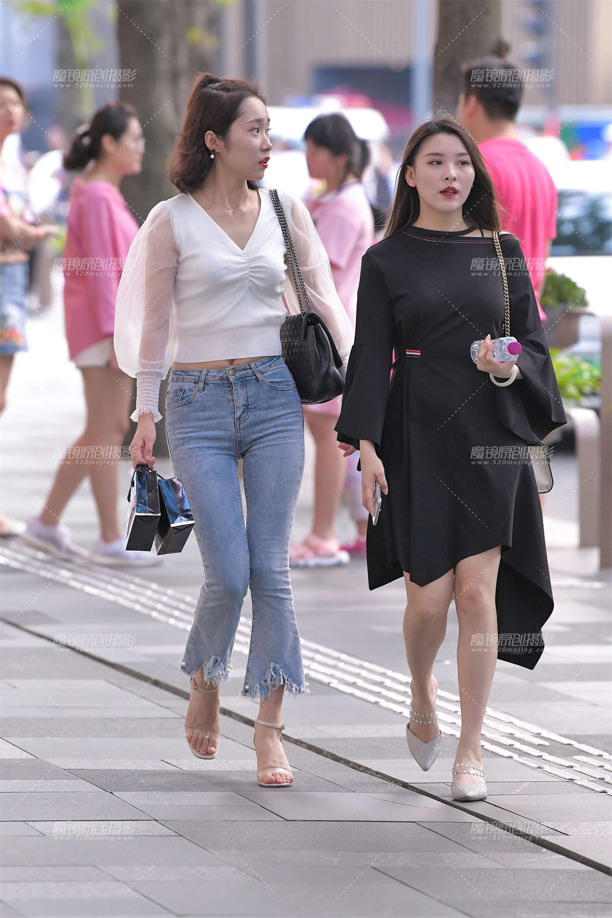 【视觉冲击赛贴】这个紧牛小姐姐~没令我失望-日更街拍