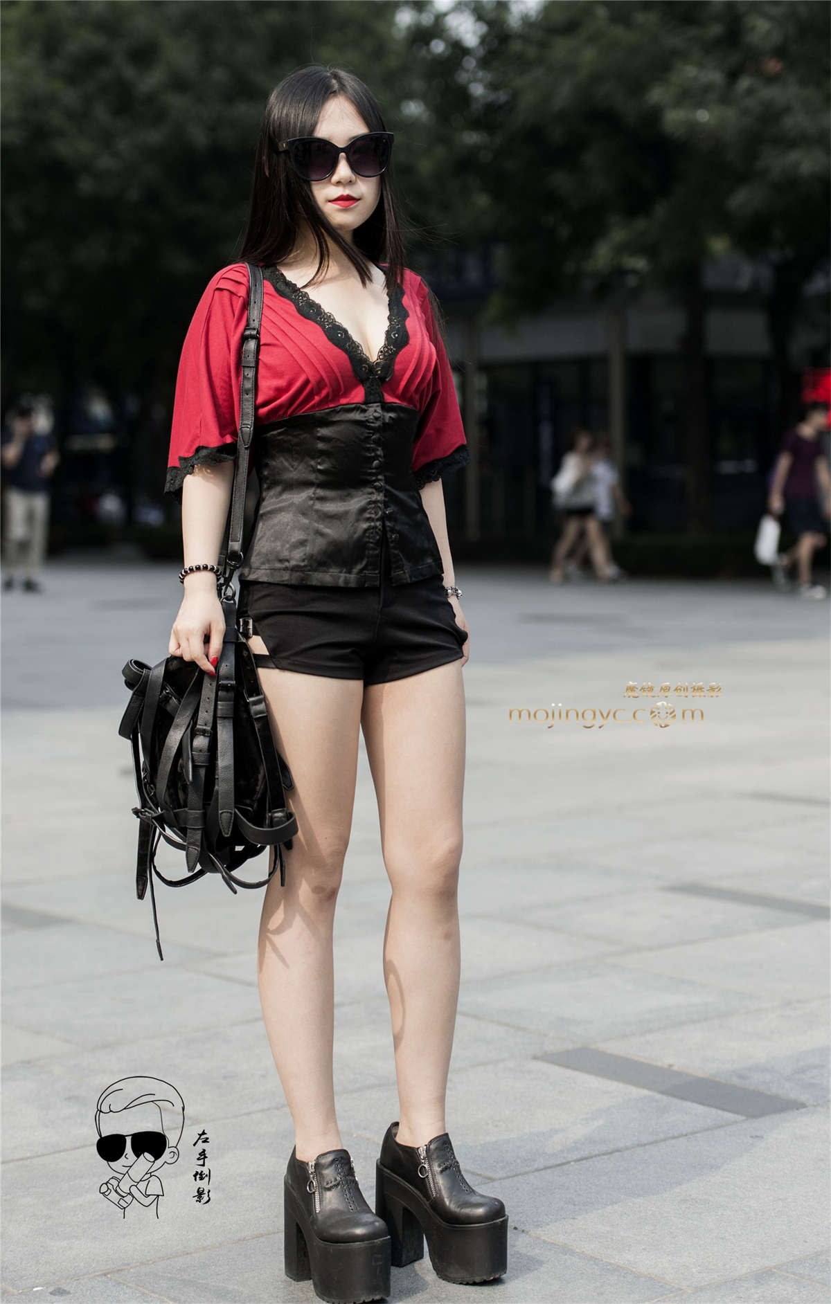 超短裤凸显美腿的魅力（2016年12月7日9P）左手倒影-日更街拍