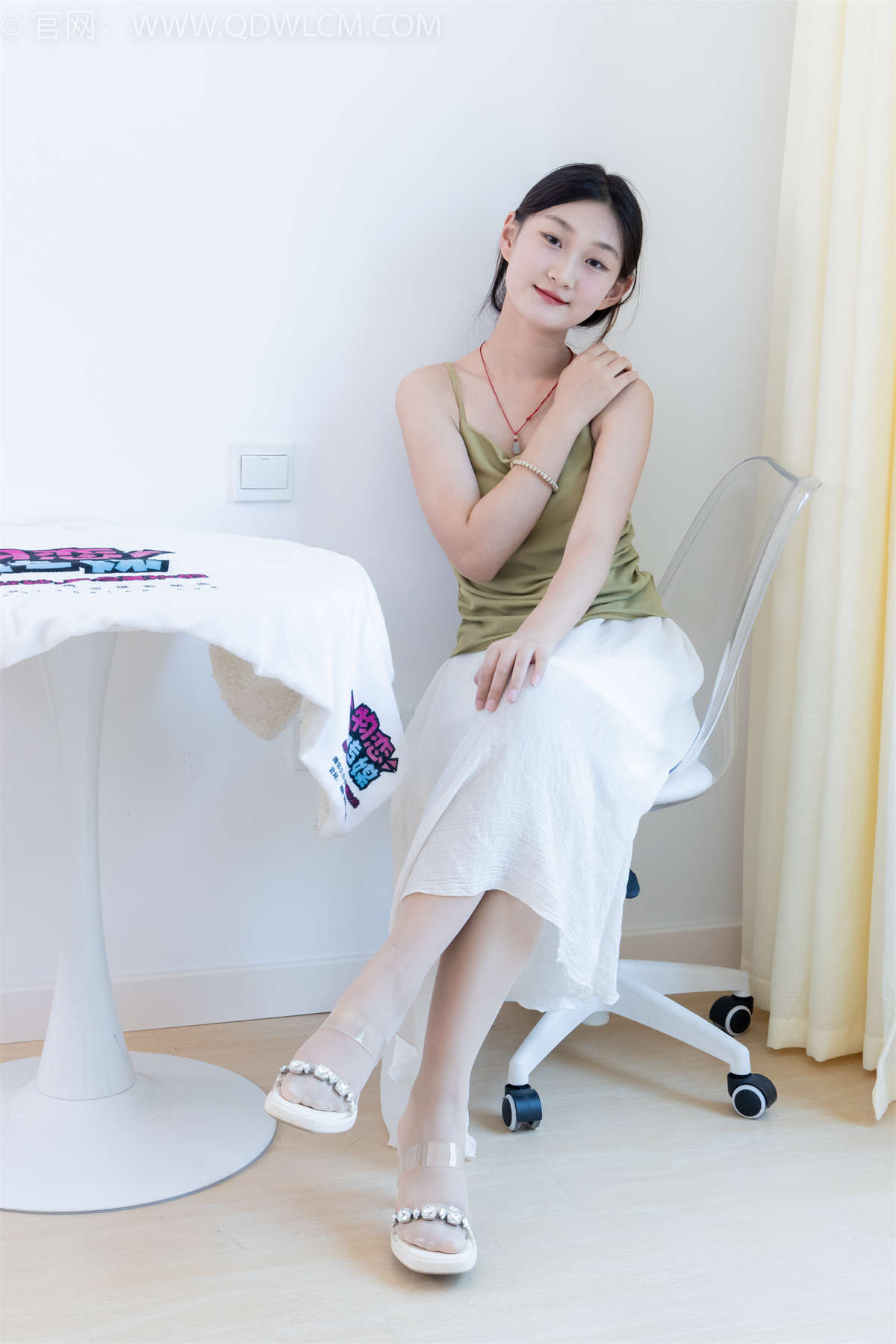 物恋传媒 NO.2009 豆沙-绿豆冰沙-日更街拍