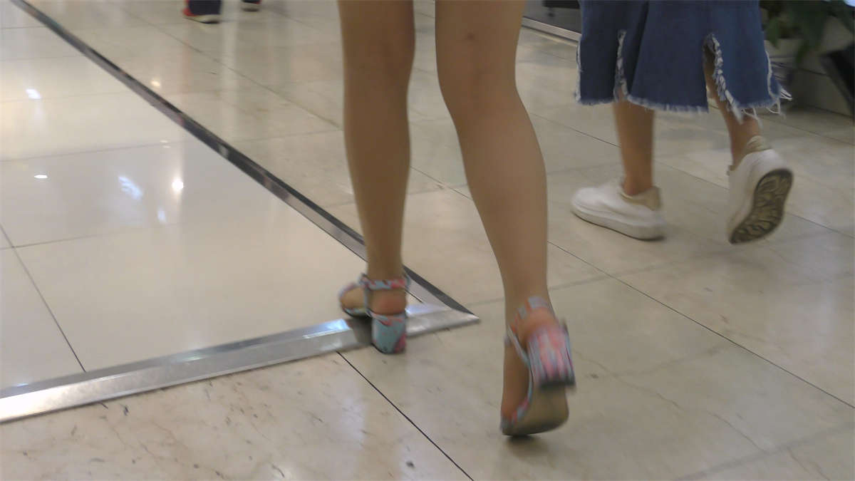 图片[2]-高跟丝袜美眉-日更街拍