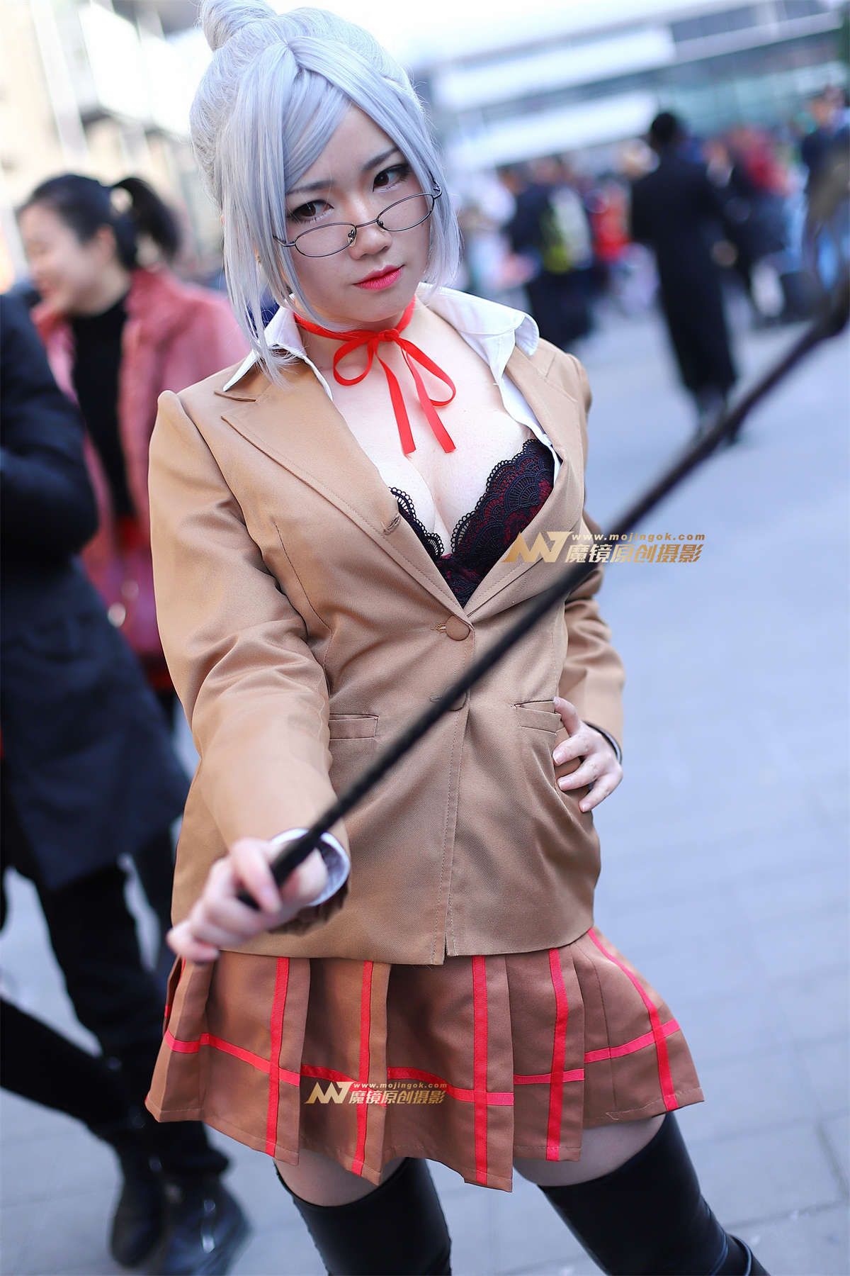 日系四眼美胸妹-日更街拍