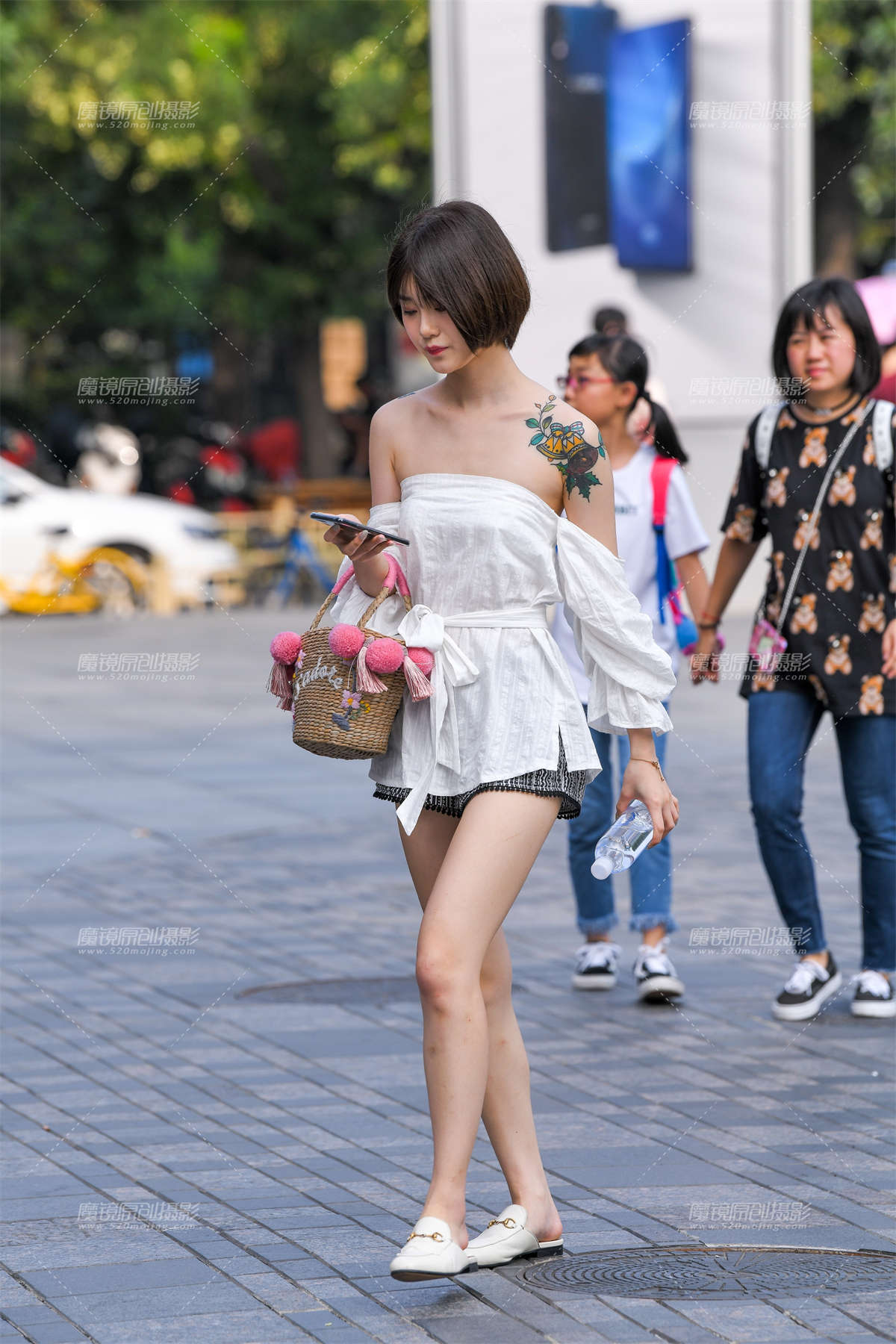 性感抹胸美女-日更街拍