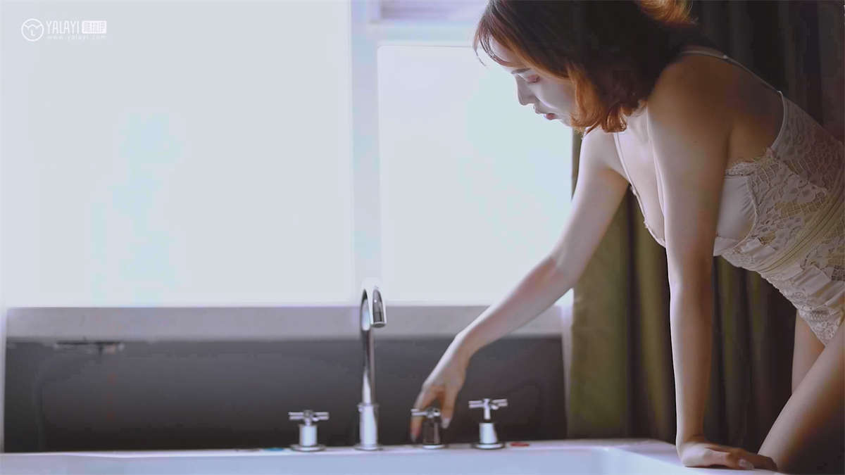 图片[2]-YALAYI雅拉伊视频 2019.10.22 V082 池中戏水 黄乐然-日更街拍