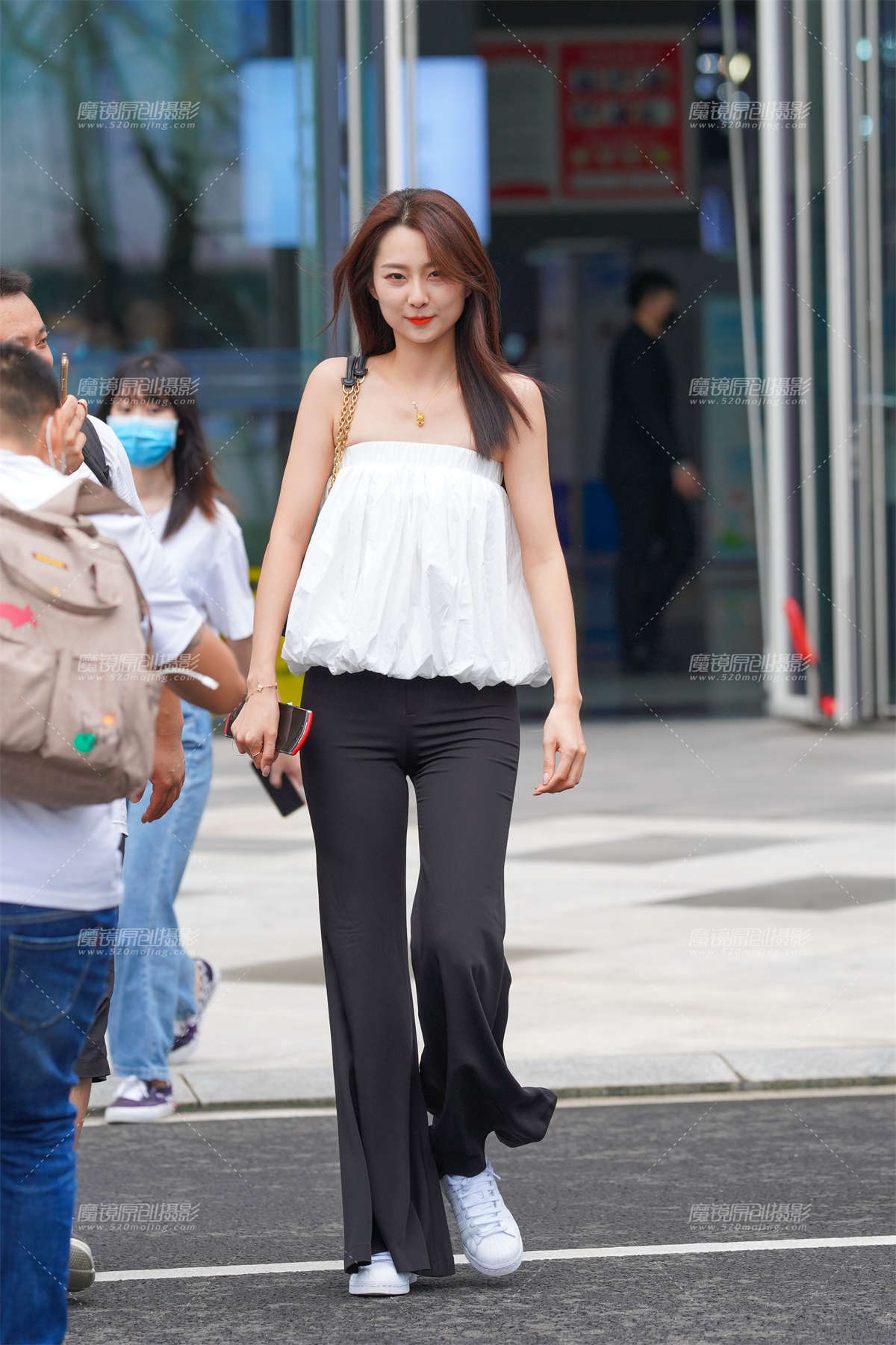 绝美大长腿女神 活泼惹人爱-日更街拍