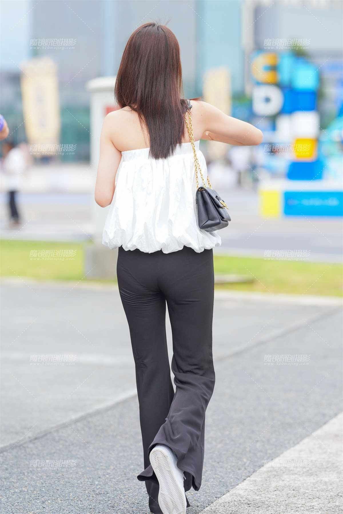 图片[2]-绝美大长腿女神 活泼惹人爱-日更街拍