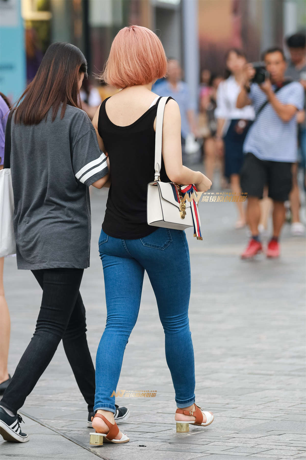 图片[2]-牛仔短发美眉-日更街拍