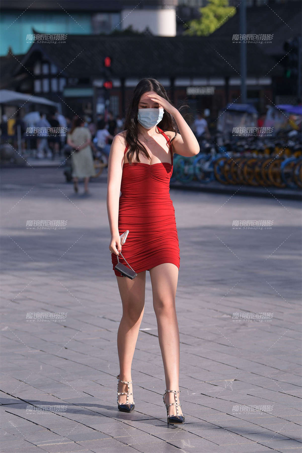 性感吊带裙小姐姐-日更街拍
