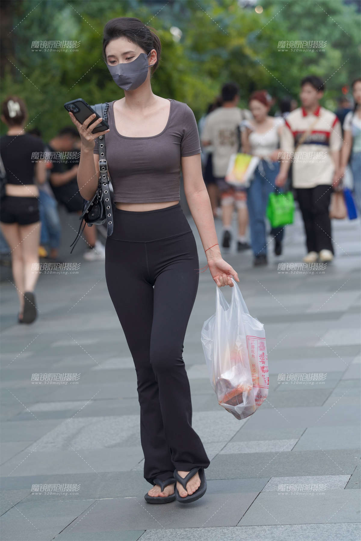 运动女孩的好身材-日更街拍