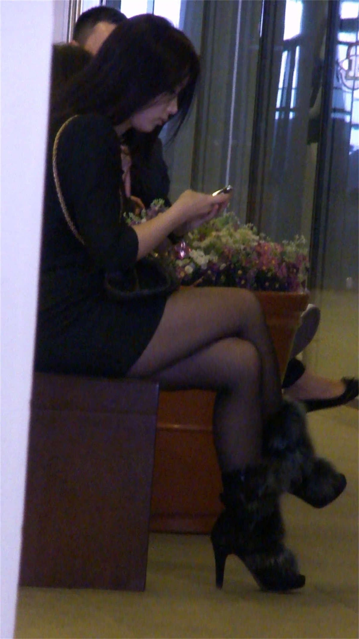 图片[2]-很性感很诱惑的黑丝包臀裙美女-日更街拍