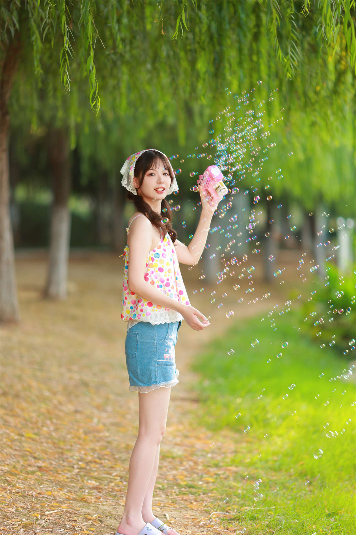 YITUYU艺图语 2023.08.30 花丛中 暮烟色CC-日更街拍