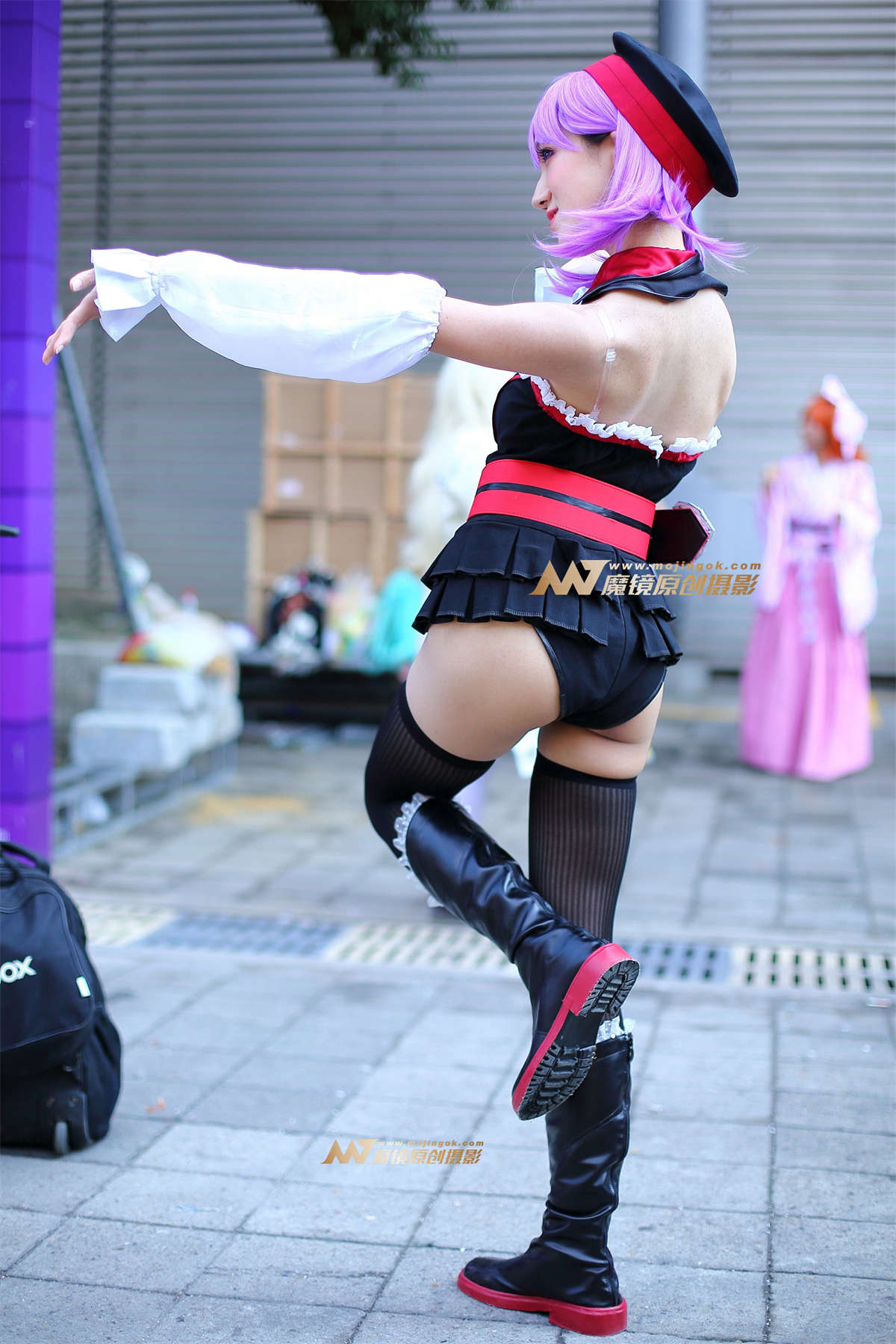 手捧魔法书的少女cosplay插图1