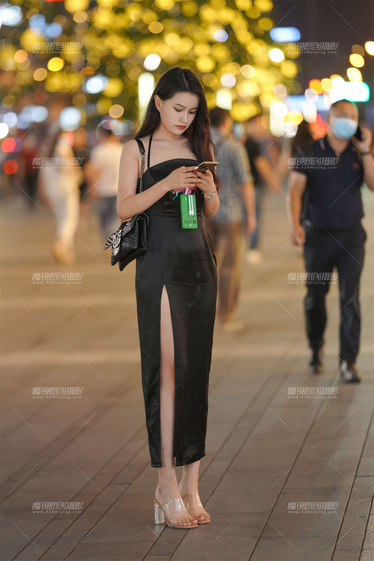 开叉裙美眉-日更街拍