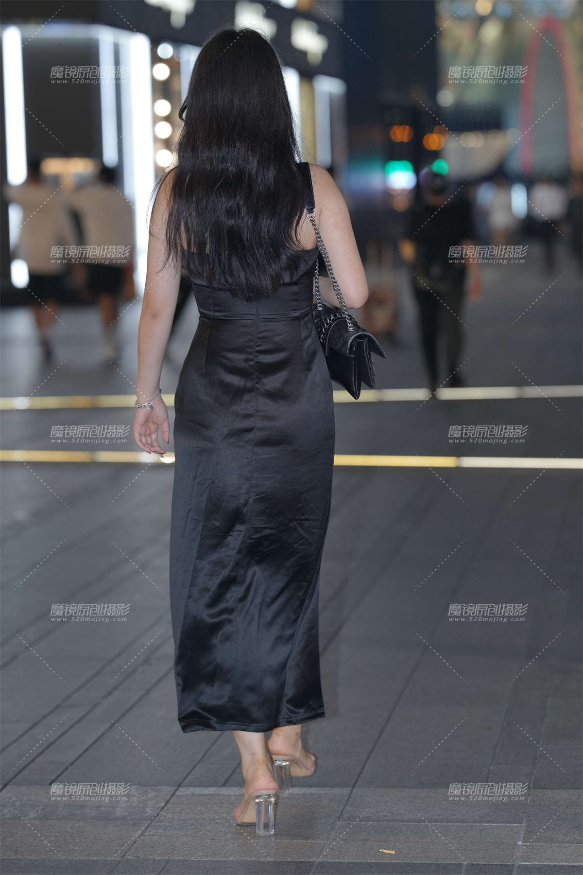 图片[2]-开叉裙美眉-日更街拍