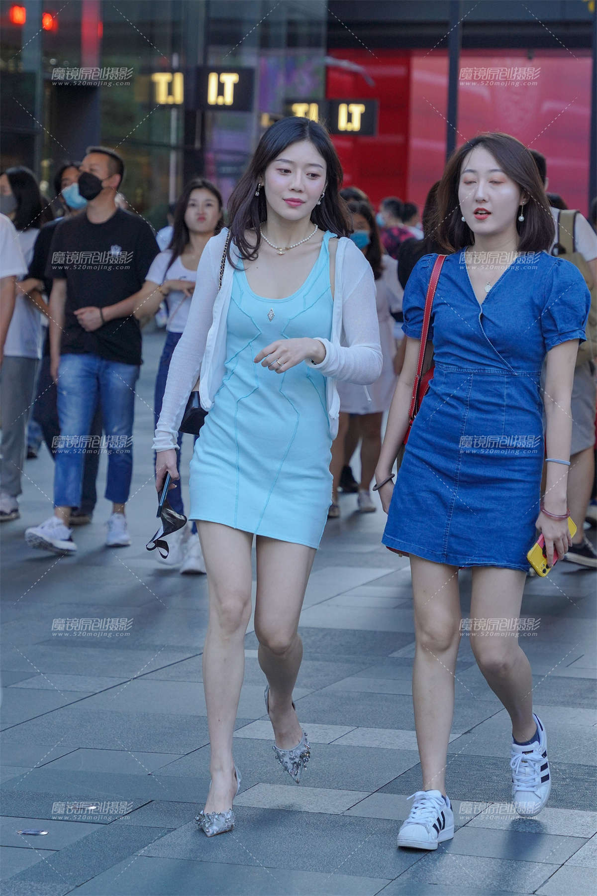 蓝裙美女-日更街拍