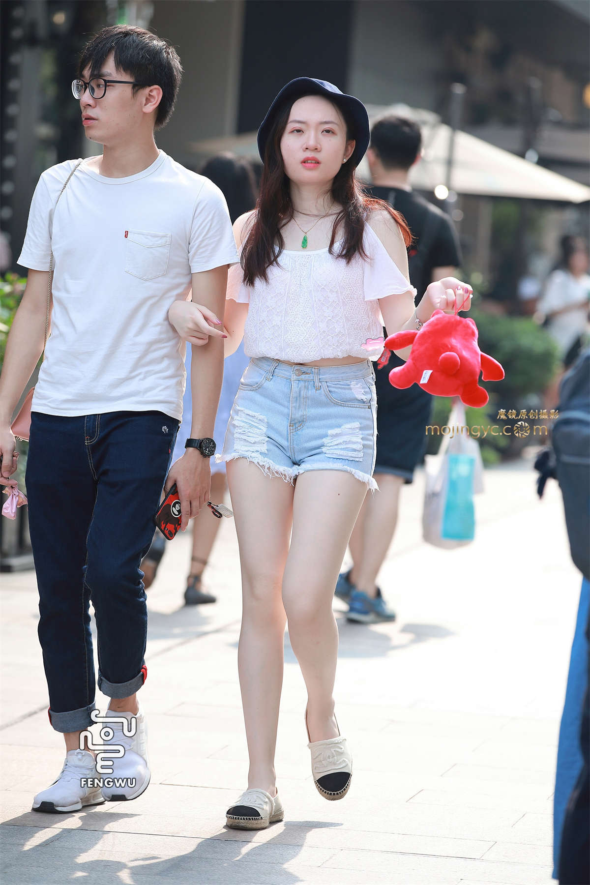 热裤，超白皙裸腿，少妇-日更街拍