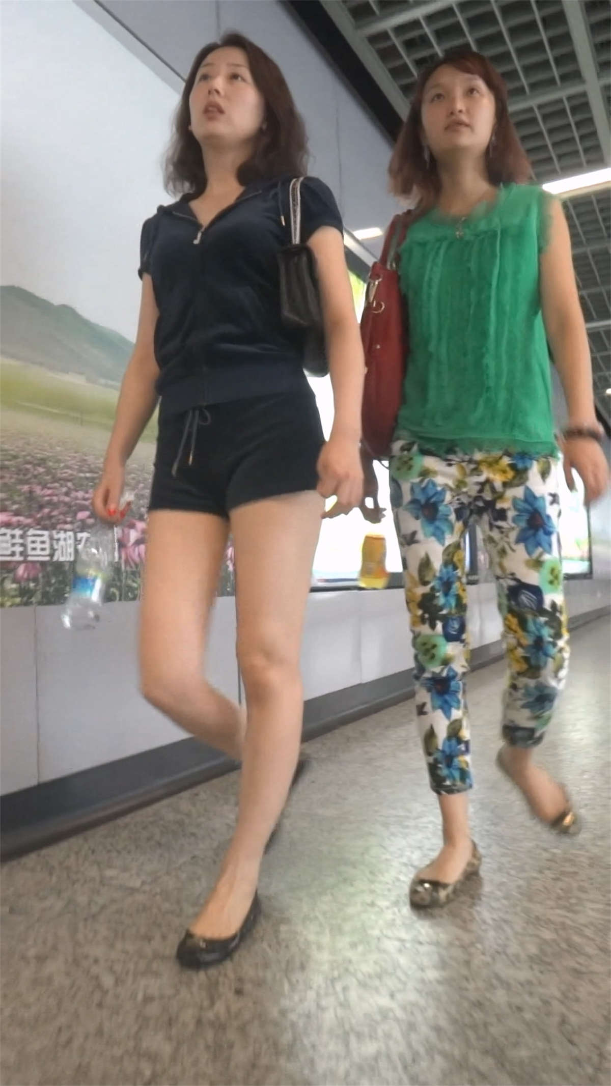 图片[2]-美丽的大白腿-日更街拍