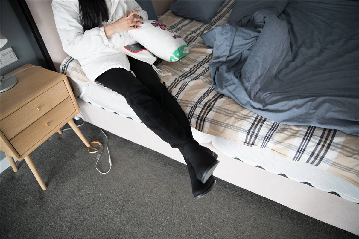 图片[2]-物恋传媒No.101期：苏镶-气质女神的过膝长靴-日更街拍