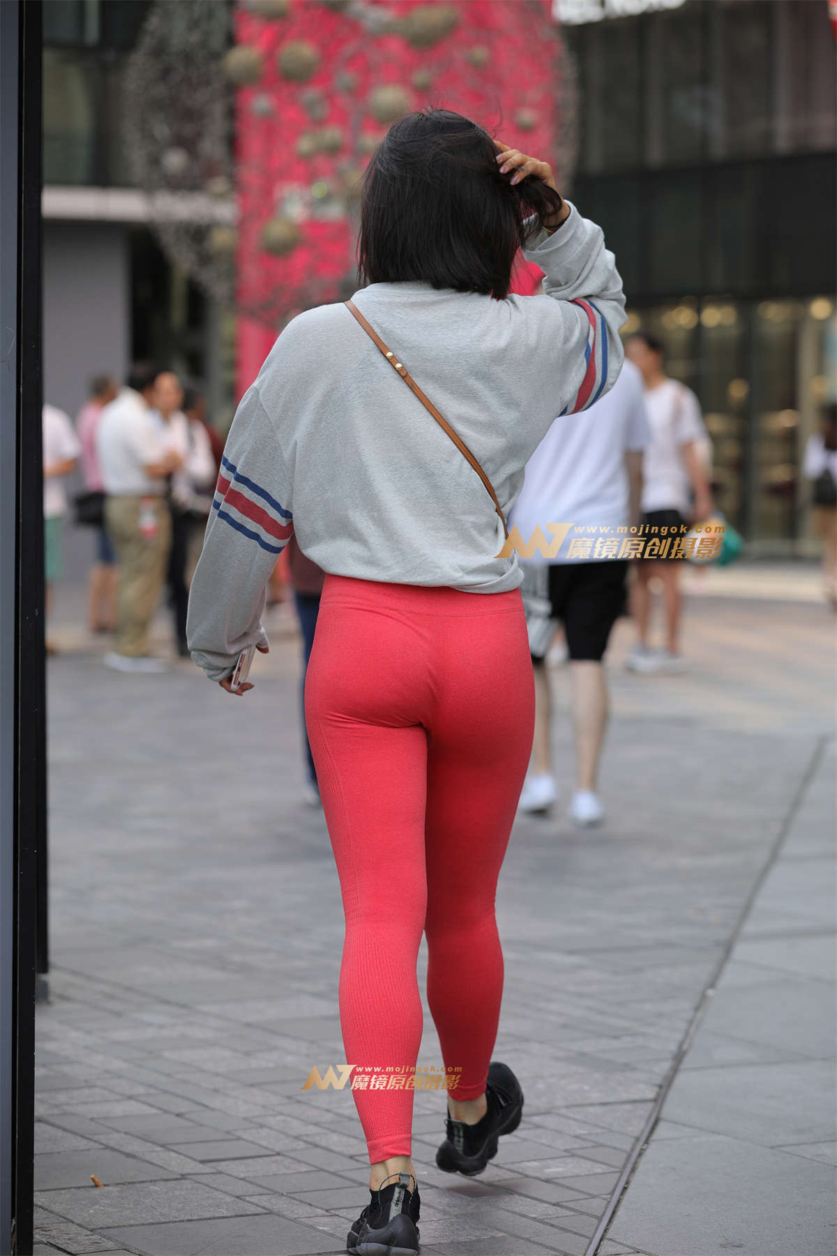 图片[2]-【视觉冲击赛帖】紧致诱惑，健美裤妹子-日更街拍