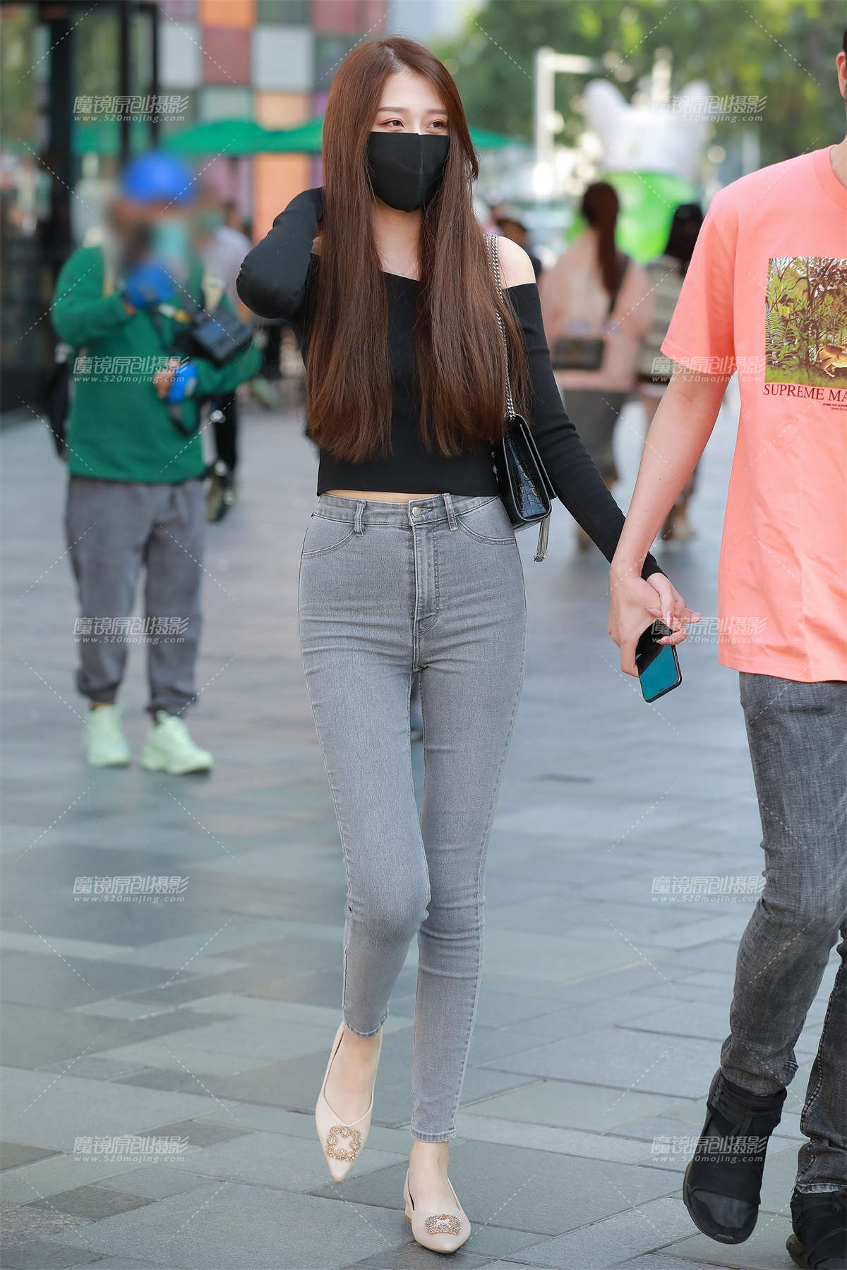 【玻璃街拍】灰色牛仔裤女友-日更街拍