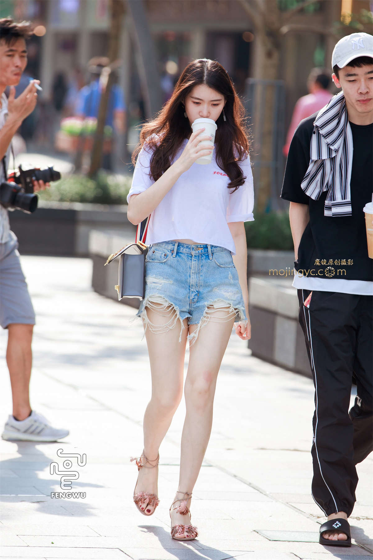 热裤，美腿，凉高，清纯美女-日更街拍