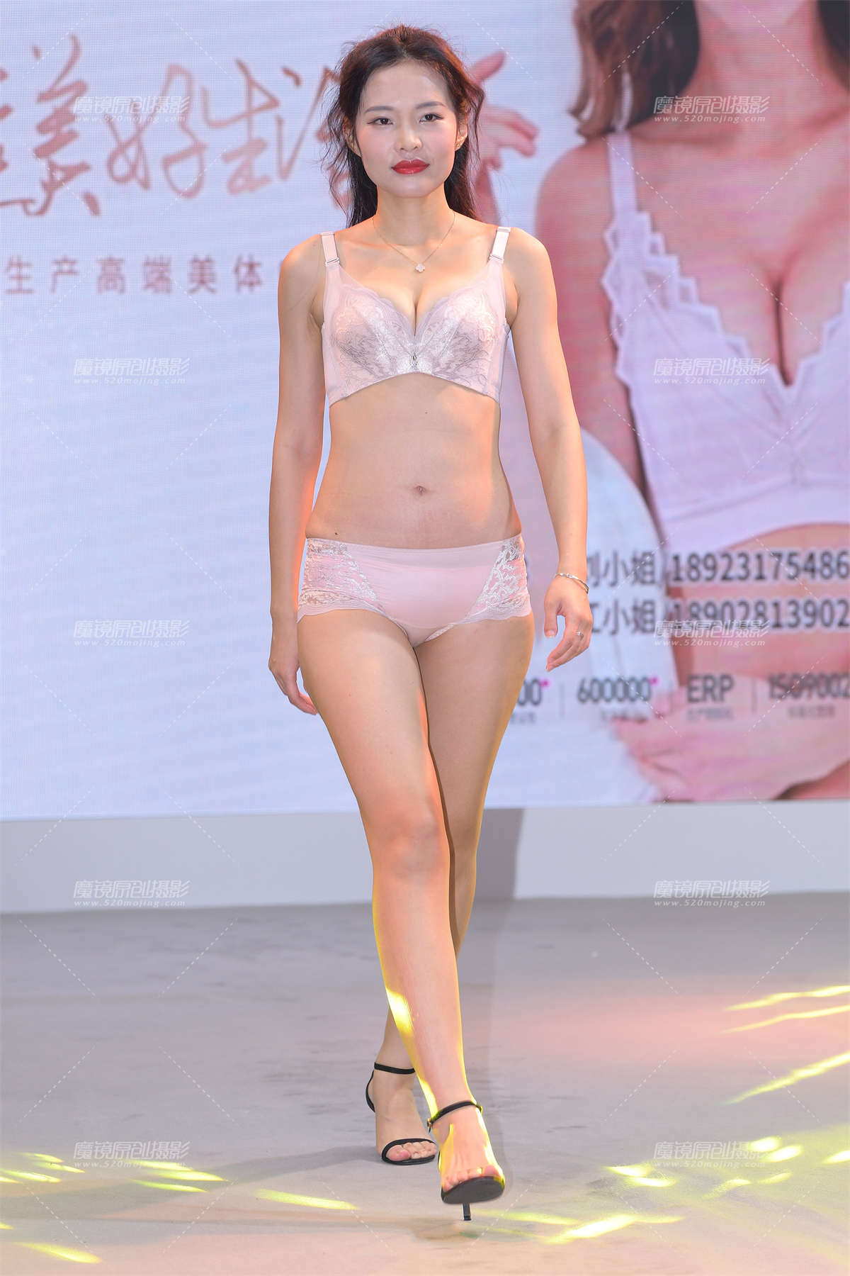 一模三套，喜欢哪款式呢~-日更街拍