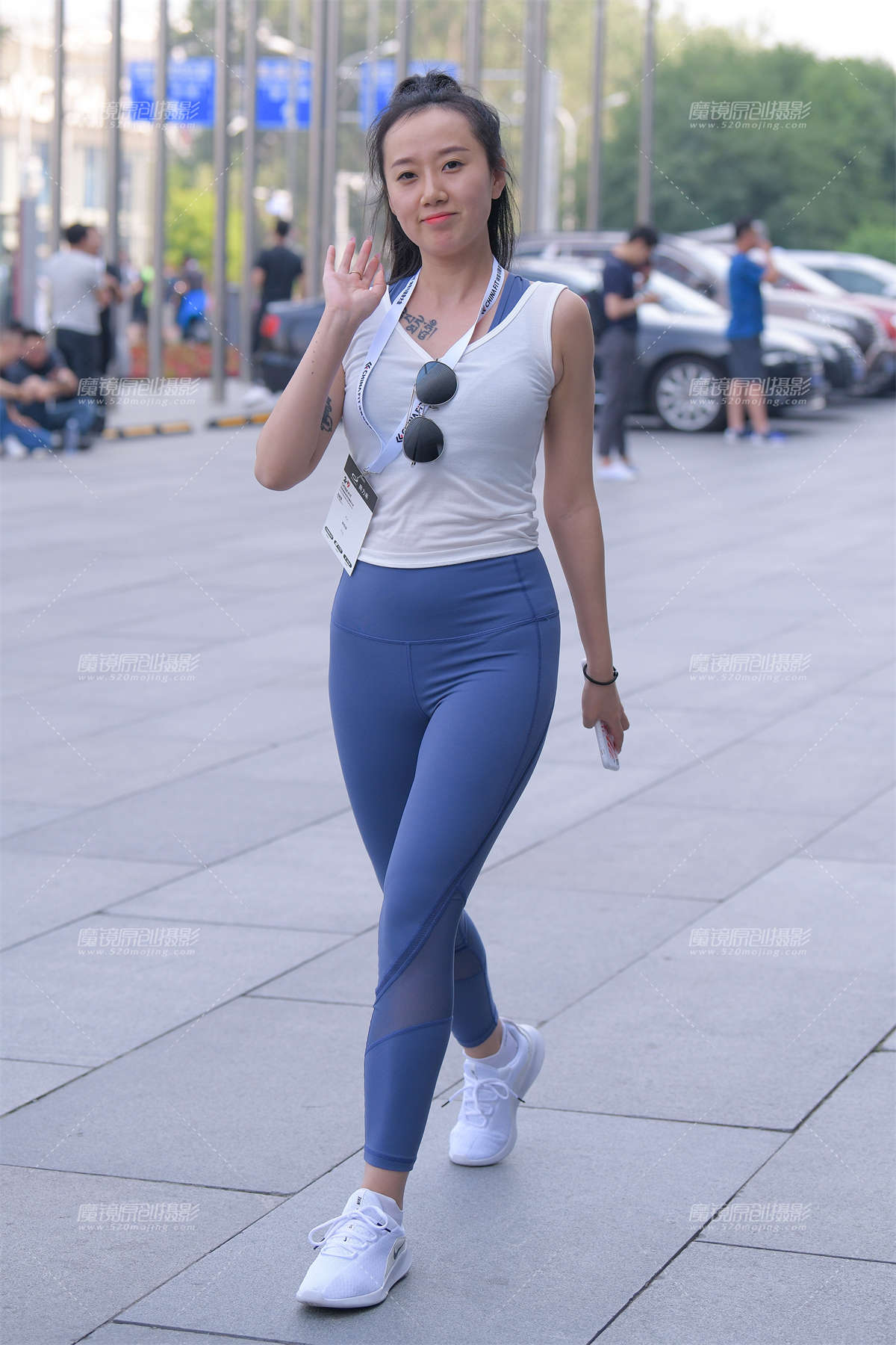 【红石赛贴】开朗的瑜伽裤美女-日更街拍