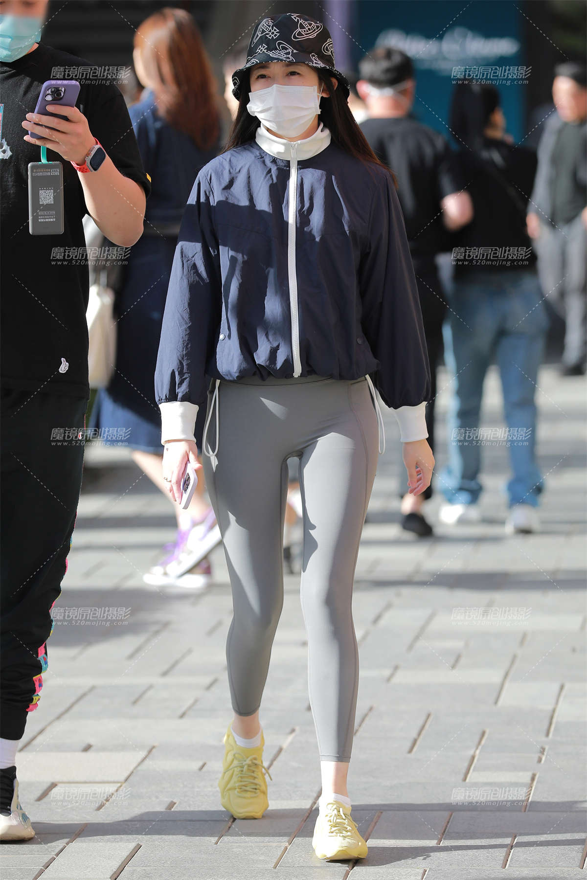 图片[2]-【玻璃街拍】灰色瑜伽裤-日更街拍