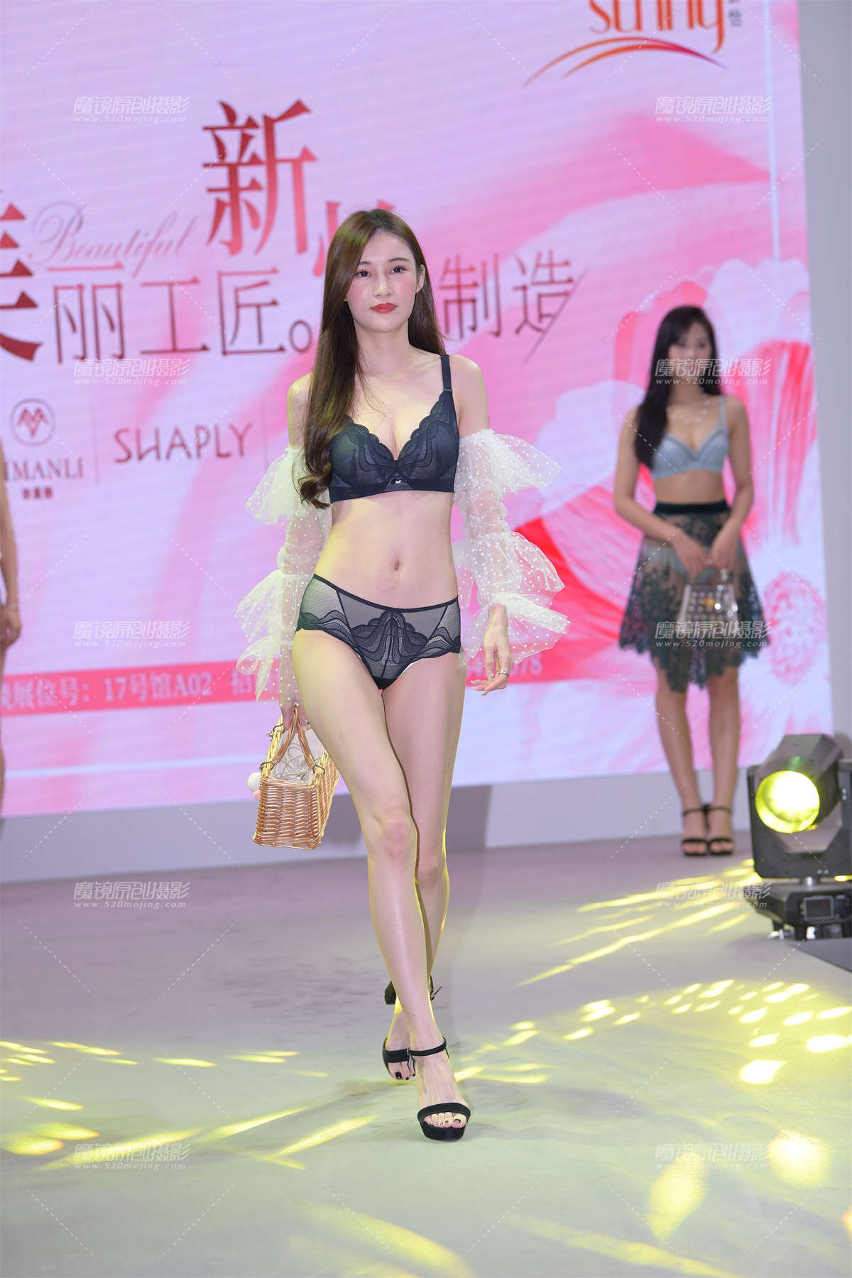 一模三套，纤细大长腿-日更街拍