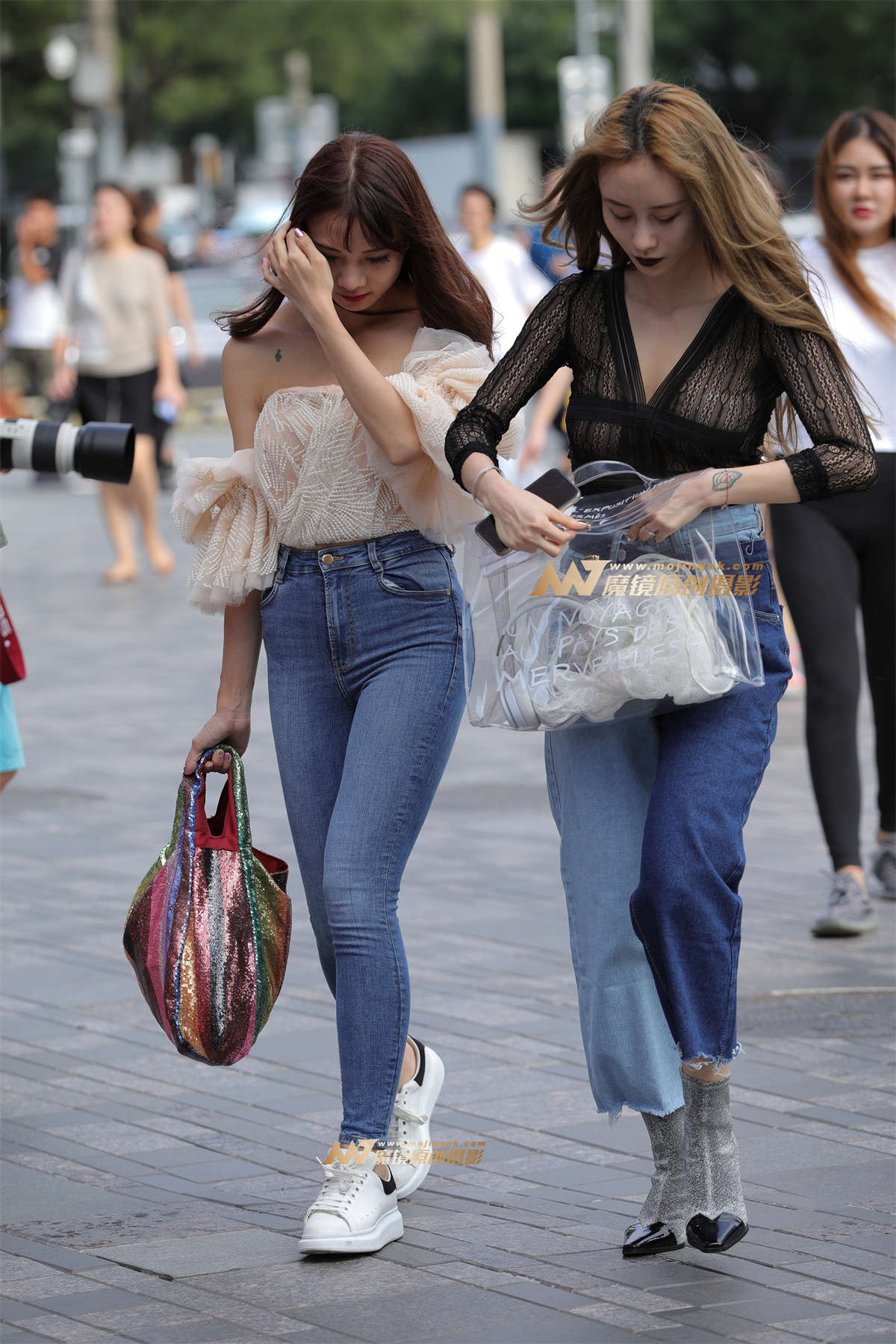 【视觉冲击赛帖】俩闺蜜，更偏爱紧牛小姐姐-日更街拍