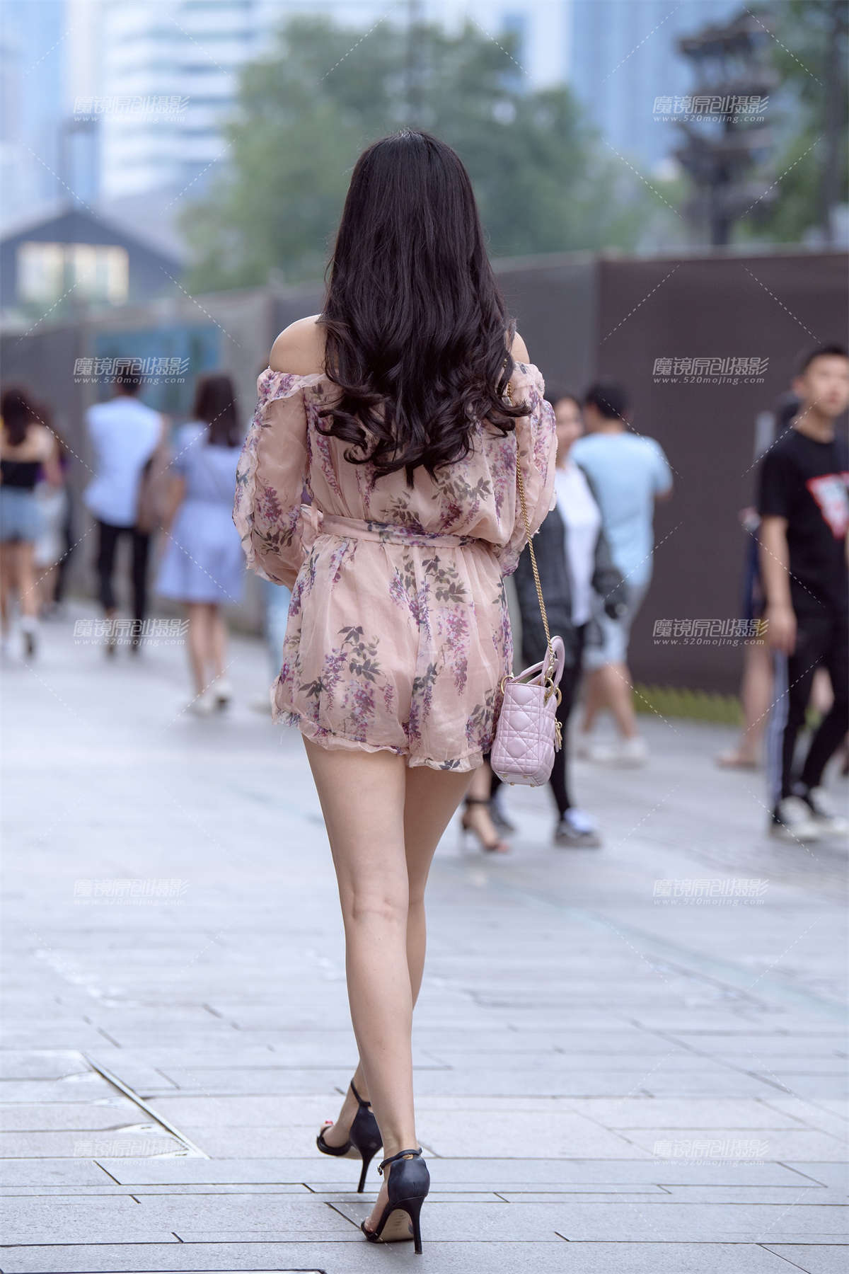 图片[2]-裹胸高跟凉鞋美腿-日更街拍
